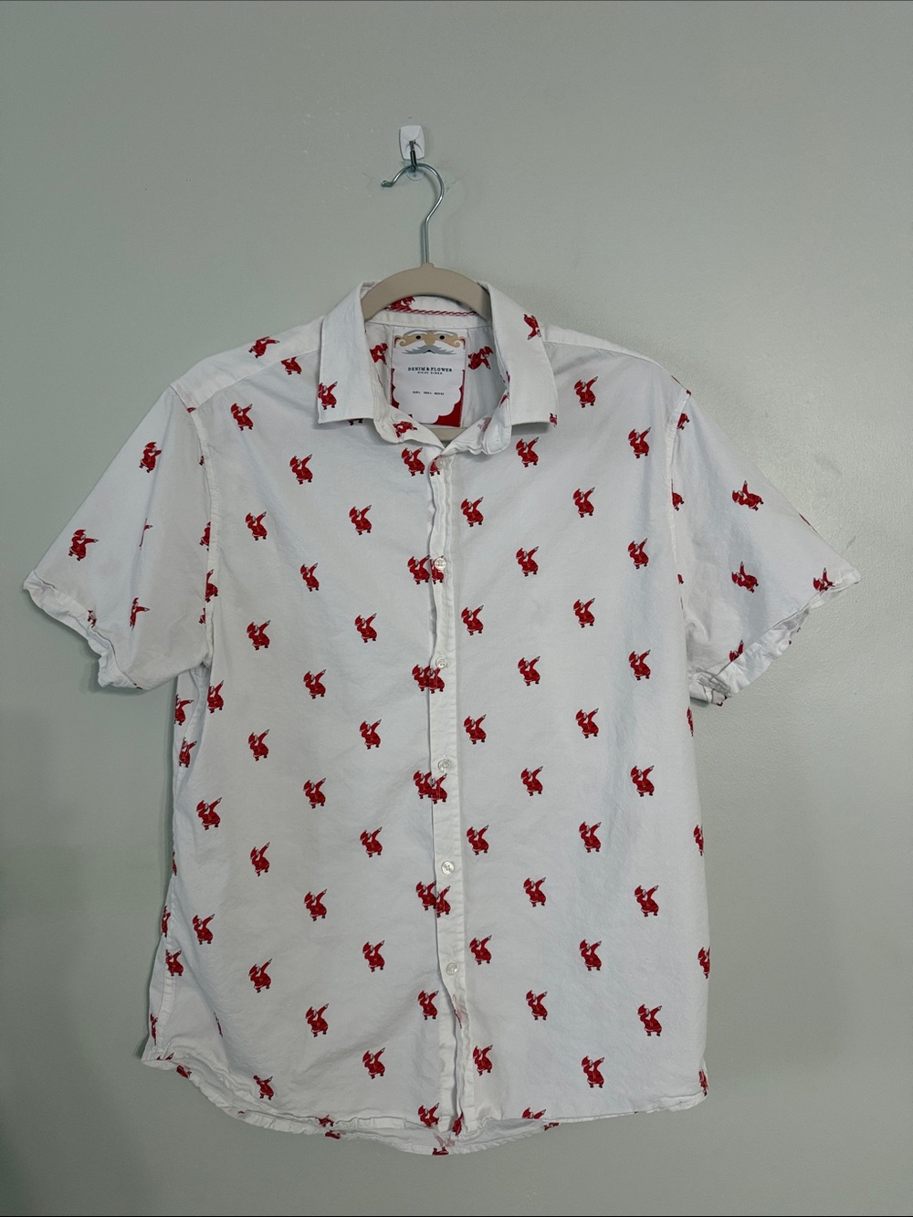 Denim & Flower White Short-Sleeve Button-Up Shirt with Red Santa Print